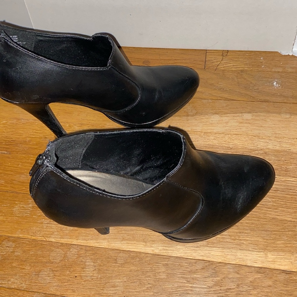 Apt 9 closed toe dress shoe, size 10M